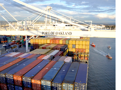El barco MSC Fabiola descargando en el Puerto de Oakland. El carguero mide 360 metros de largo y transporta más de 6,000 contenedores de mercancías. Foto: Cortesía del Puerto de Oakland. 