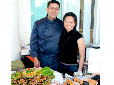 Sandro Sanchez del restaurante Skywest fue uno de los muchos chefs que ofrecieron sus creaciones gastronómicas en el evento El Sabor de Hayward. Foto: Ferron Salniker