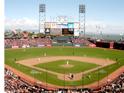 Aficionados al beisbol se dieron cita en el estadio AT&T Park en San Francisco para la gran apertura de la temporada 2012.