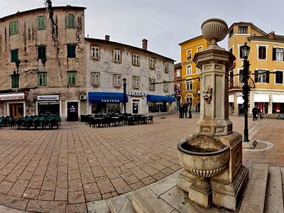 The town of Sinj in central Croatia is a prime example of how tourists are rewarded for traveling ‘out of the box’. 