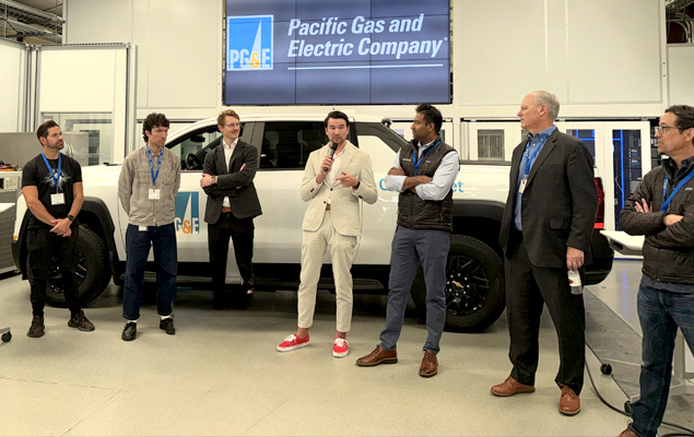 Representantes de la industria energética presentan nuevas tecnologías diseñadas para facilitar la electrificación del hogar en el evento Powerhouse de PG&E.