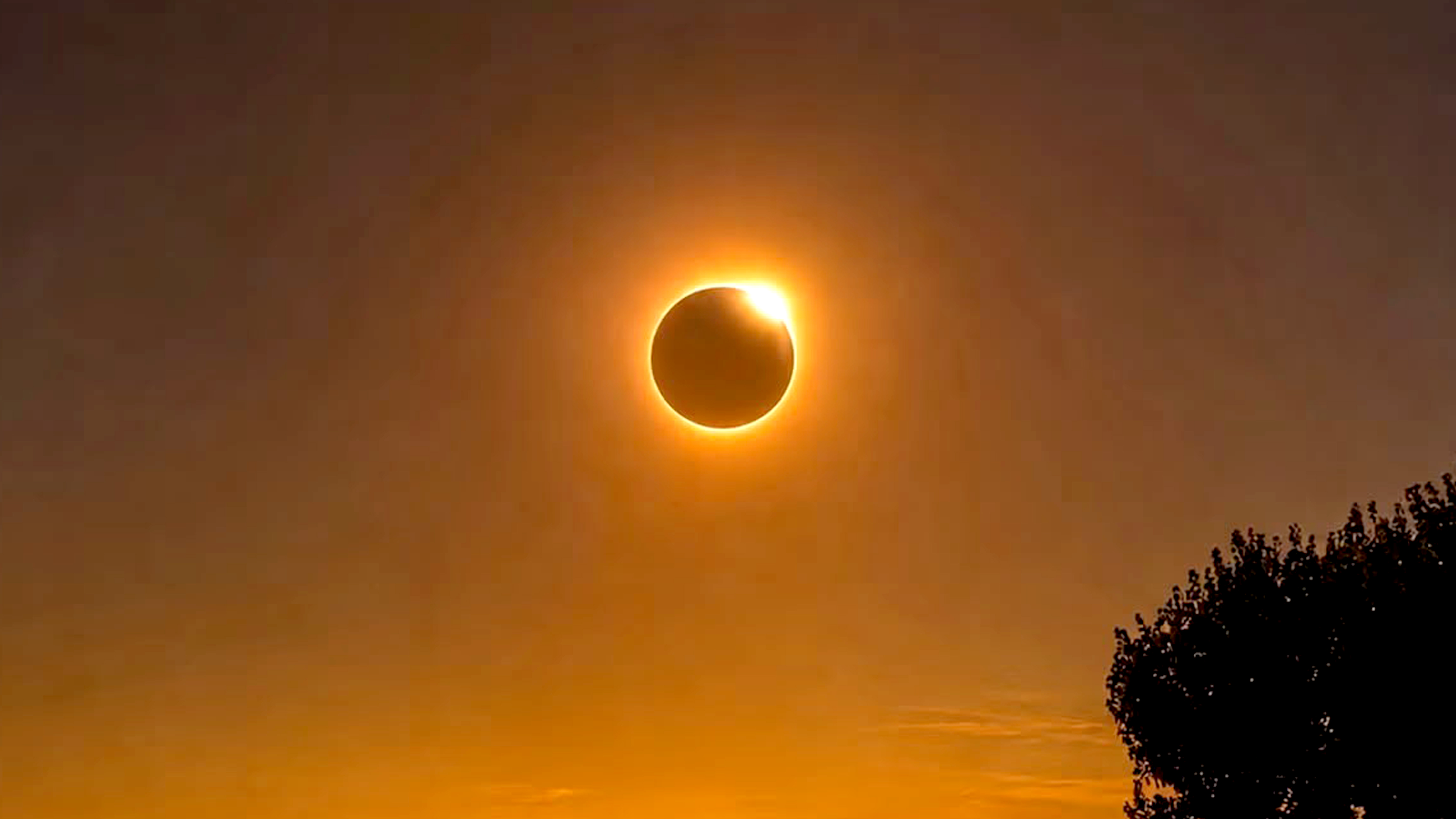 Eclipse solar sobre el Atlántico en Sagres, Portugal